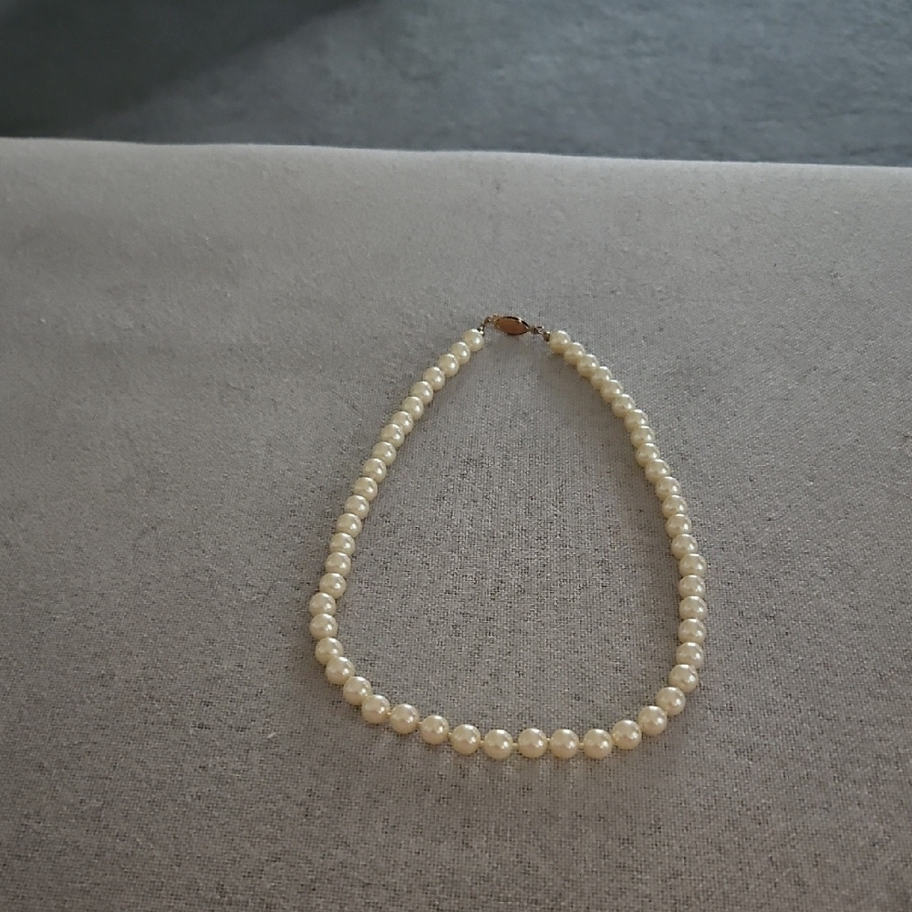 Elegant Cream Pearl Necklace